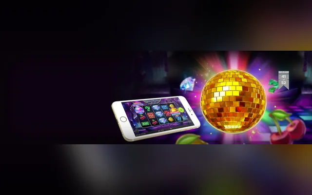 Disco Diamonds slot by Play'n GO
